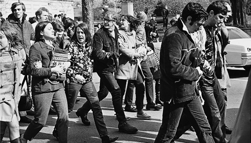 Students marching to city hall, 1967