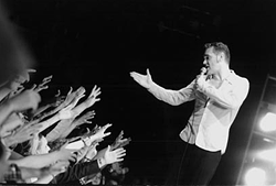 Photo of Morrissey singing onstage